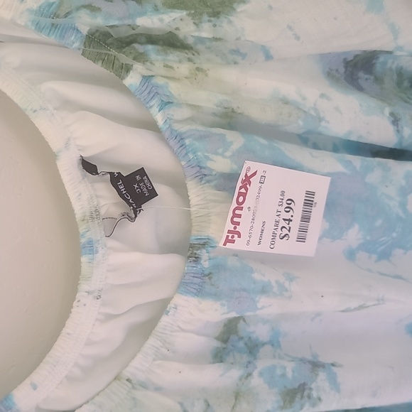 Dress - Picture 3 of 4